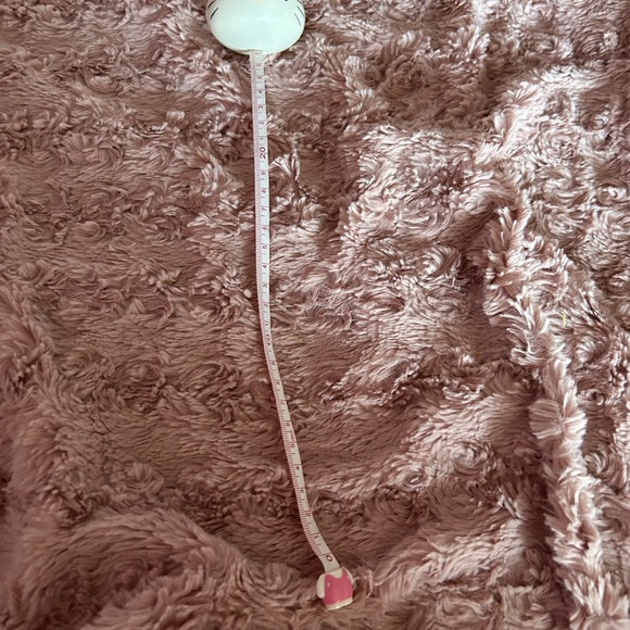 $9.99 SHIPPING Hello Kitty Measuring Tape Keychain - Picture 2 of 3